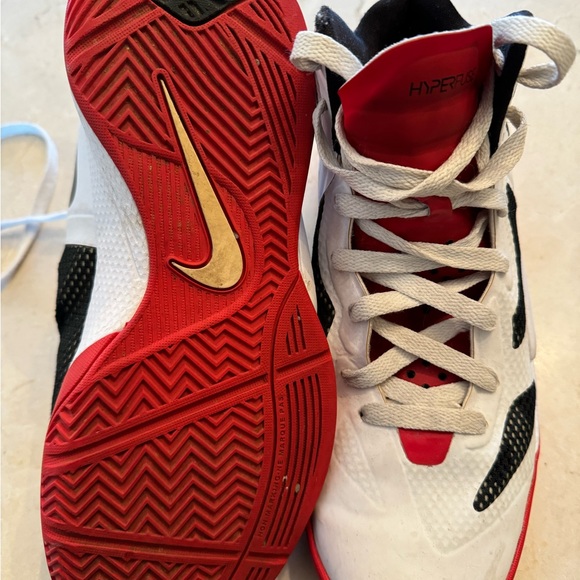 Nike Youth size 7 Hyperfuse Basketball shoe - Picture 4 of 5